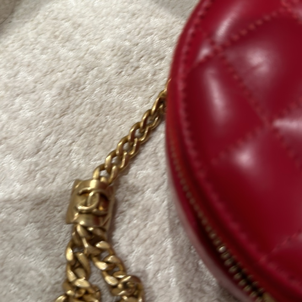 Chanel Round Vanity in great condition - Picture 7 of 7